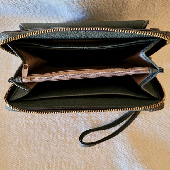 Relic Green Leather Wristlet Crossbody Wallet Purse Handbag New Without Tags - Picture 3 of 4
